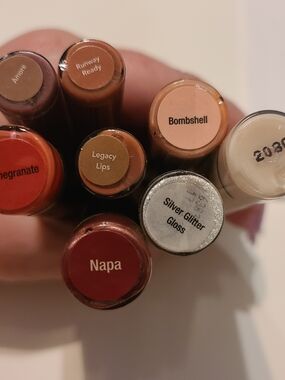 Bombshell Nude Lipstick - Neutral Peach Cream